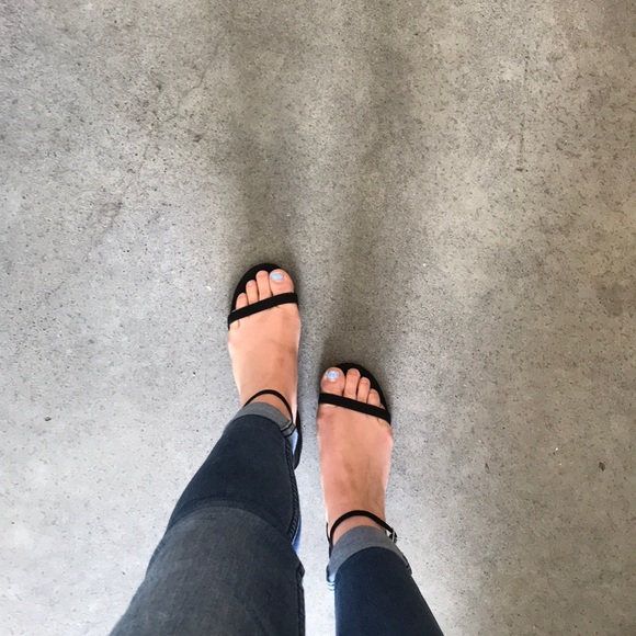 Lulu’s Black Sandals. Never worn. Fits an 8-8.5 - Picture 3 of 3